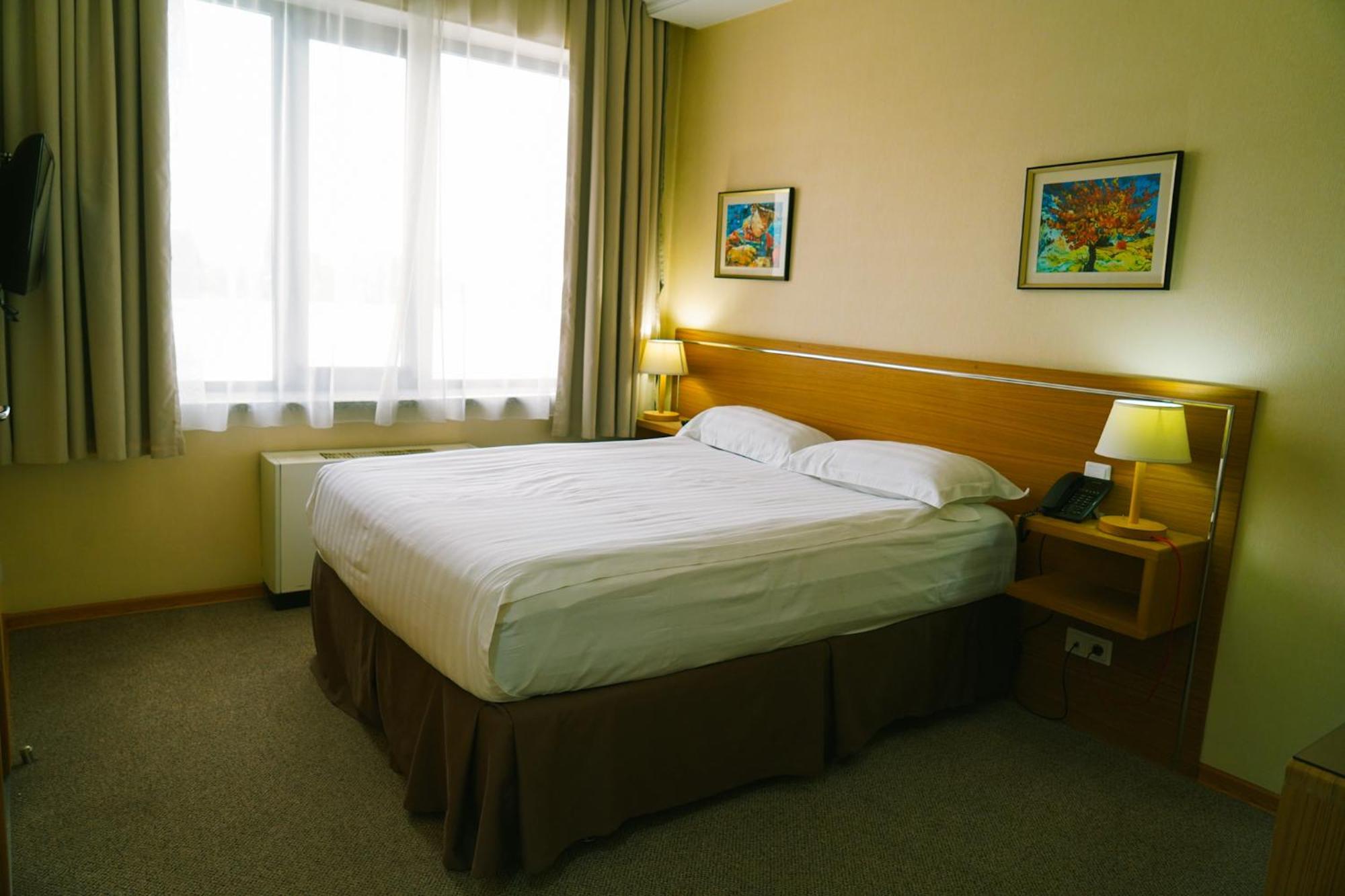 City Hotel Бішкек Екстер'єр фото