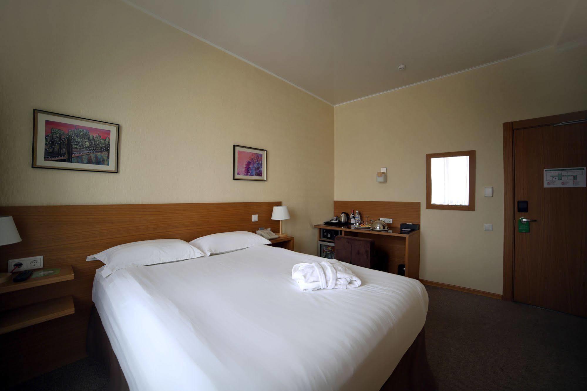 City Hotel Бішкек Екстер'єр фото
