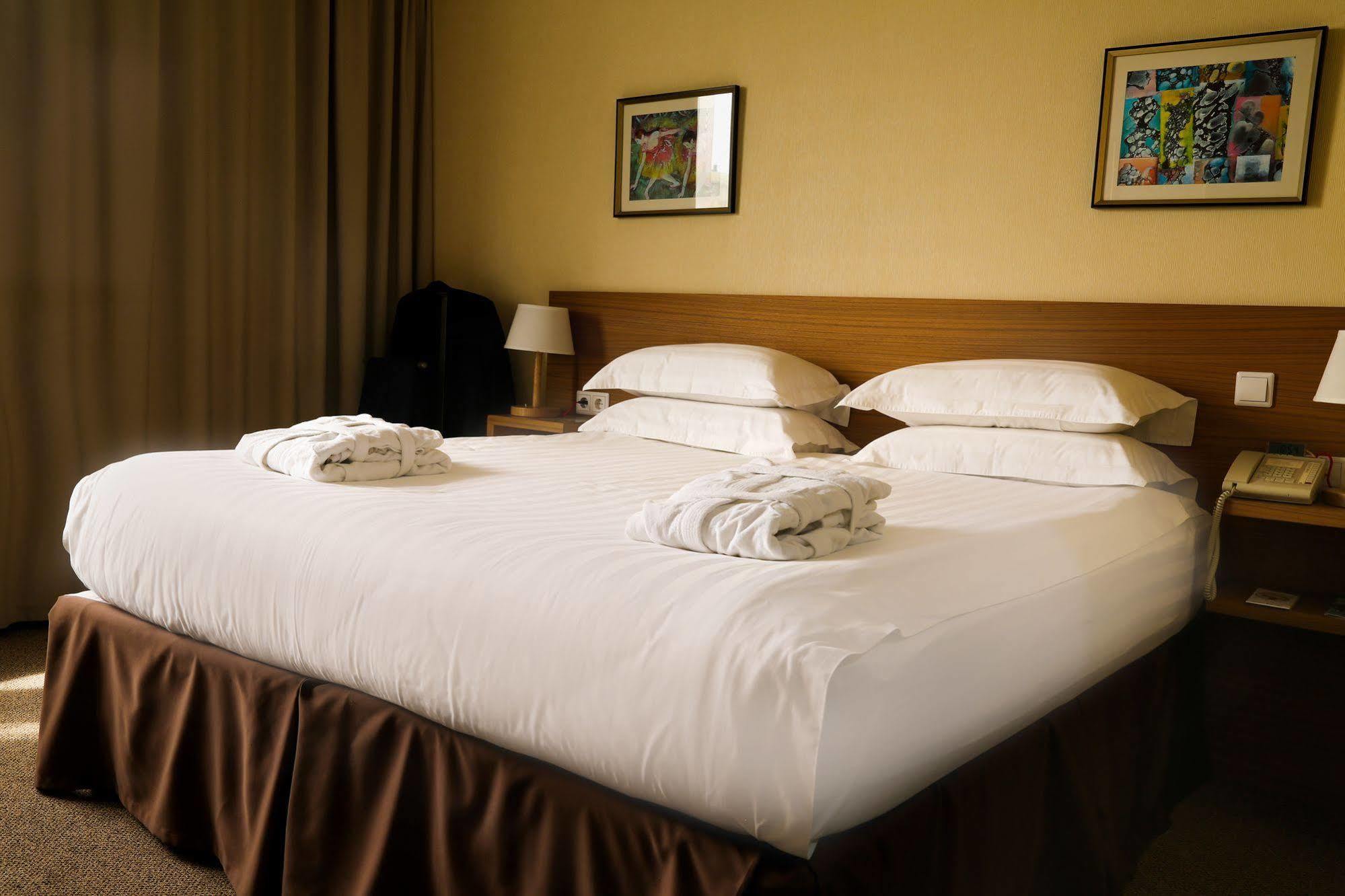 City Hotel Бішкек Екстер'єр фото